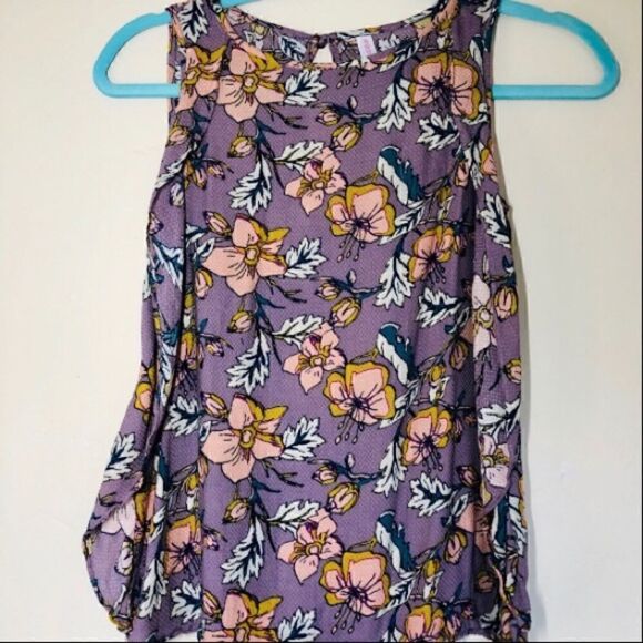 💜 8-Pack Women’s Tops XS–M | Mixed Brands | Great for Resale or Everyday Wear - Picture 13 of 16